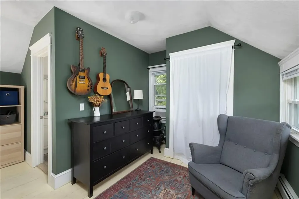 28 Economy Avenue Warwick RI 02889