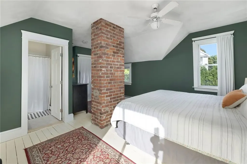 28 Economy Avenue Warwick RI 02889