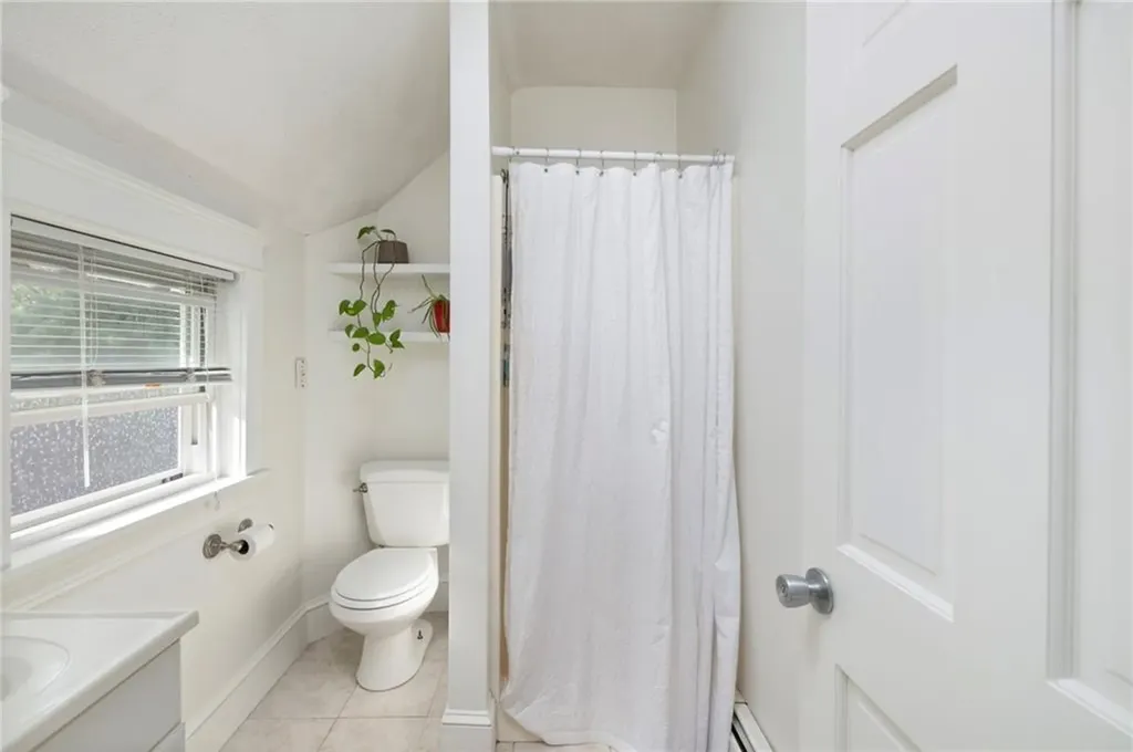 28 Economy Avenue Warwick RI 02889