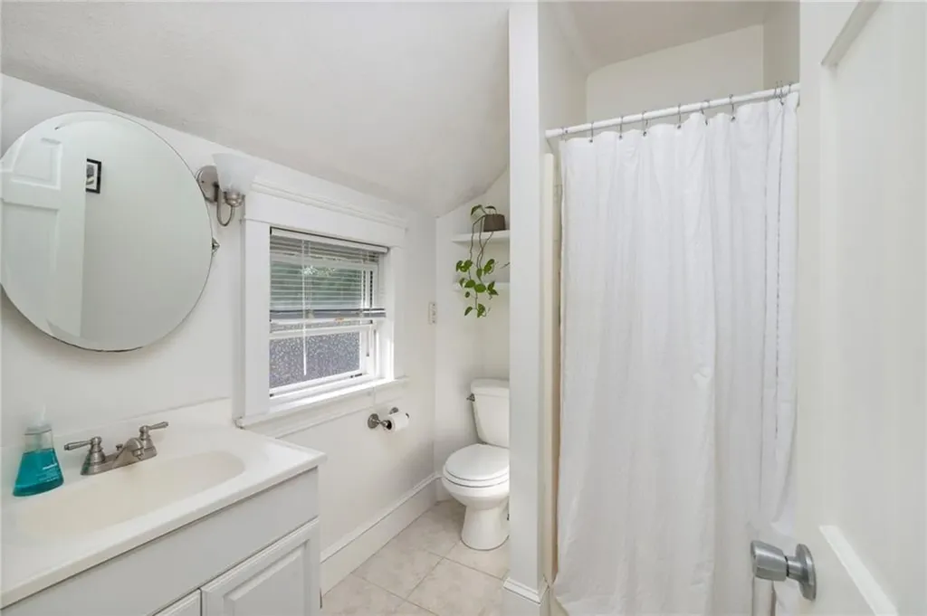 28 Economy Avenue Warwick RI 02889