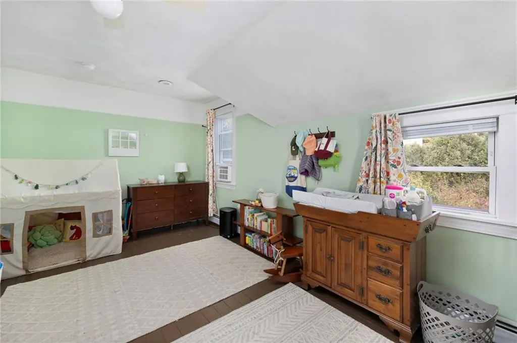 28 Economy Avenue Warwick RI 02889