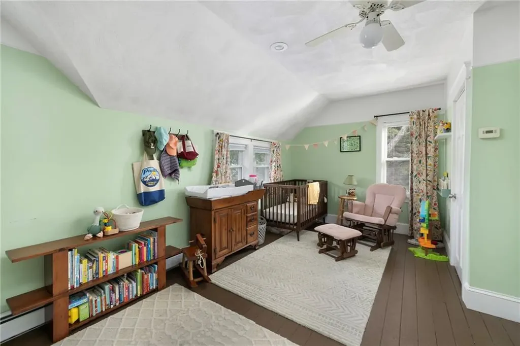 28 Economy Avenue Warwick RI 02889