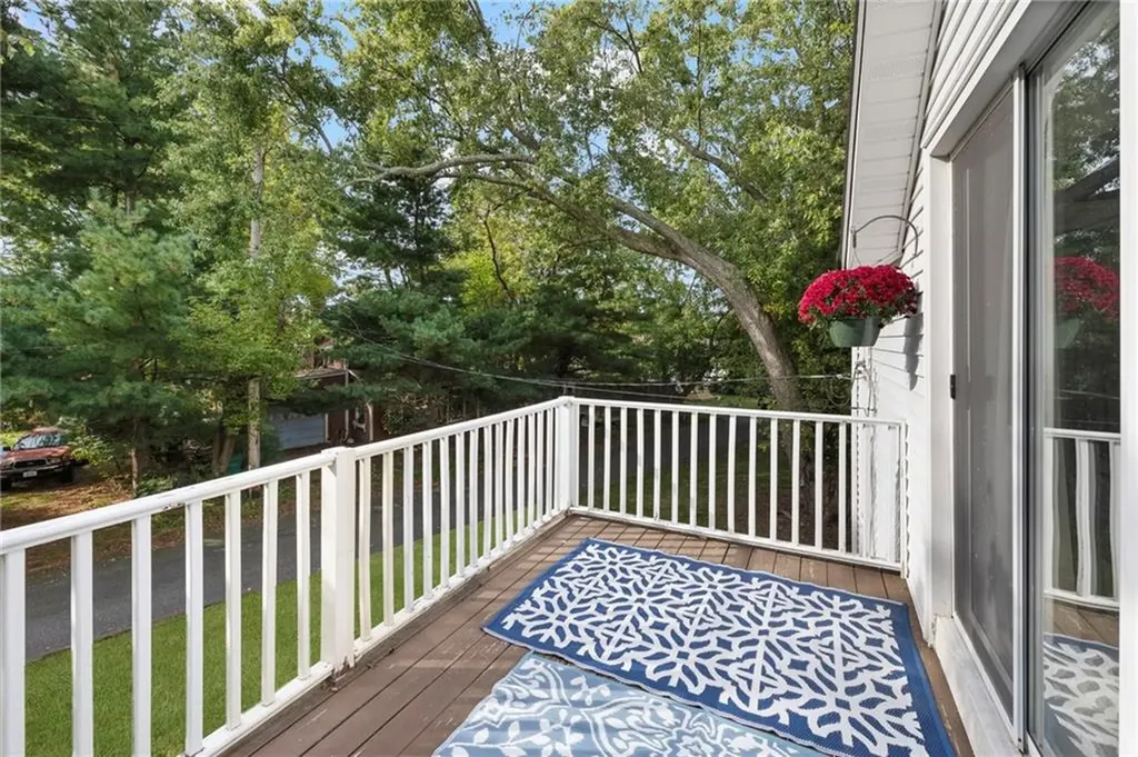 28 Economy Avenue Warwick RI 02889