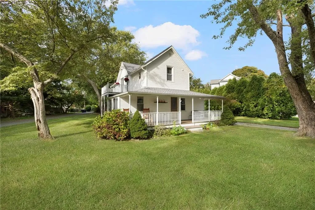 28 Economy Avenue Warwick RI 02889