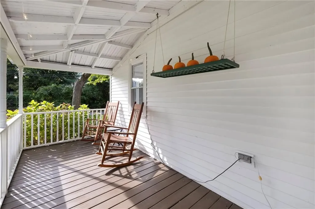 28 Economy Avenue Warwick RI 02889