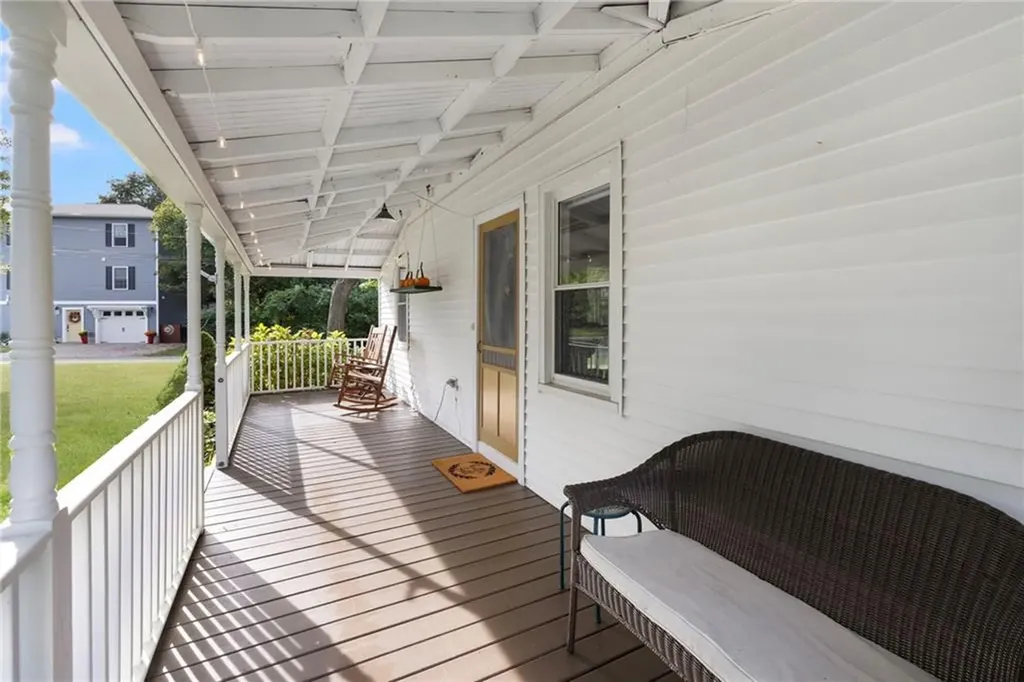 28 Economy Avenue Warwick RI 02889