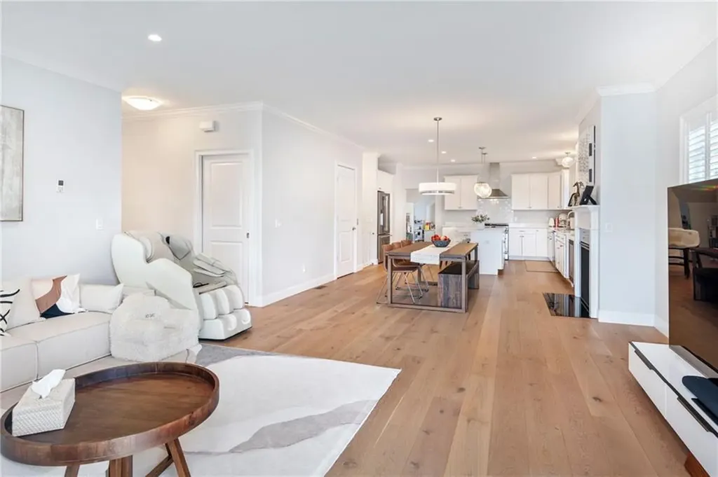 10 Kettle Point Avenue East Providence RI 02914