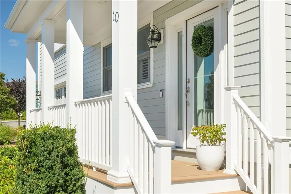 10 Kettle Point Avenue East Providence RI 02914