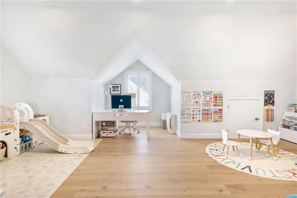 10 Kettle Point Avenue East Providence RI 02914