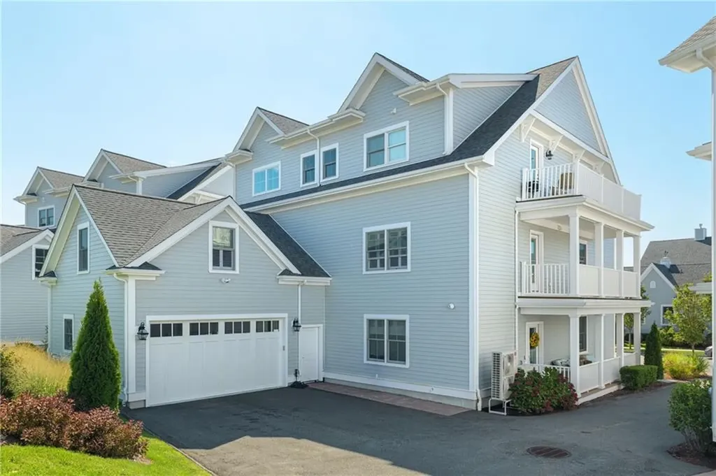 10 Kettle Point Avenue East Providence RI 02914