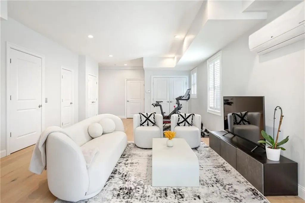 10 Kettle Point Avenue East Providence RI 02914