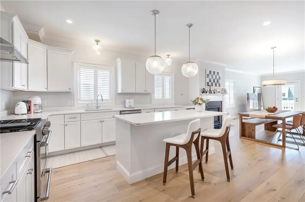 10 Kettle Point Avenue East Providence RI 02914