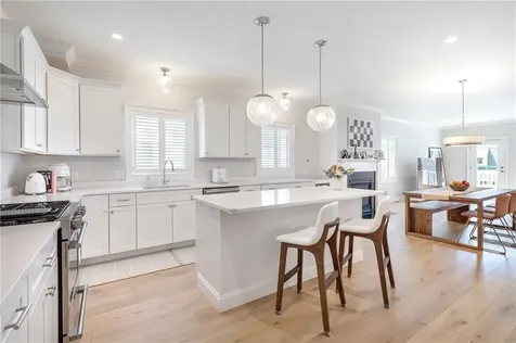 10 Kettle Point Avenue East Providence RI 02914