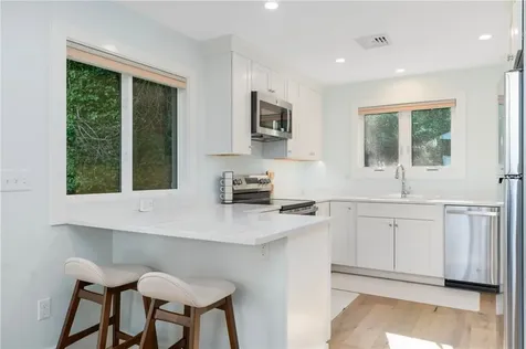 117 Indian Avenue Portsmouth RI 02871