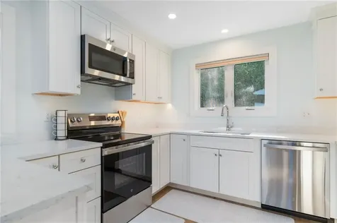 117 Indian Avenue Portsmouth RI 02871