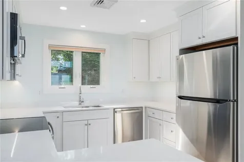 117 Indian Avenue Portsmouth RI 02871