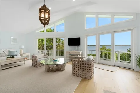 117 Indian Avenue Portsmouth RI 02871