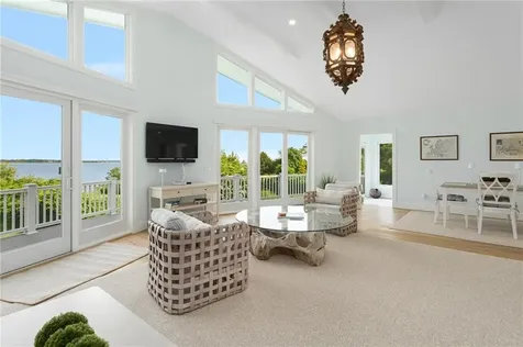 117 Indian Avenue Portsmouth RI 02871