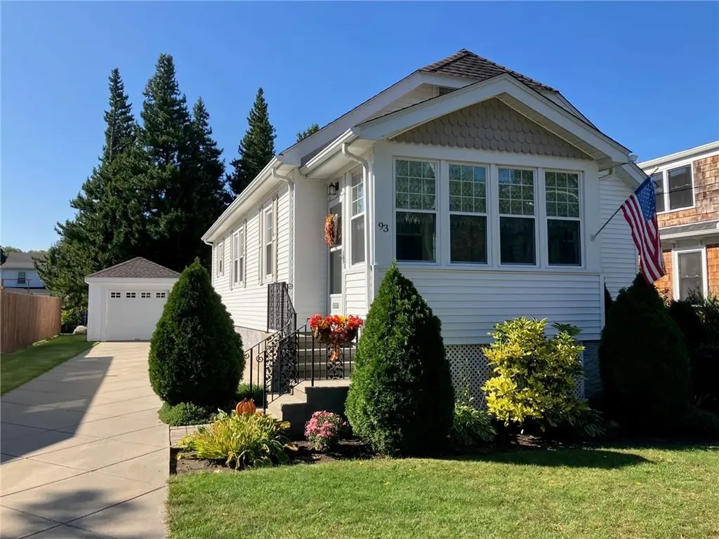 93 Crown Avenue East Providence RI 02915