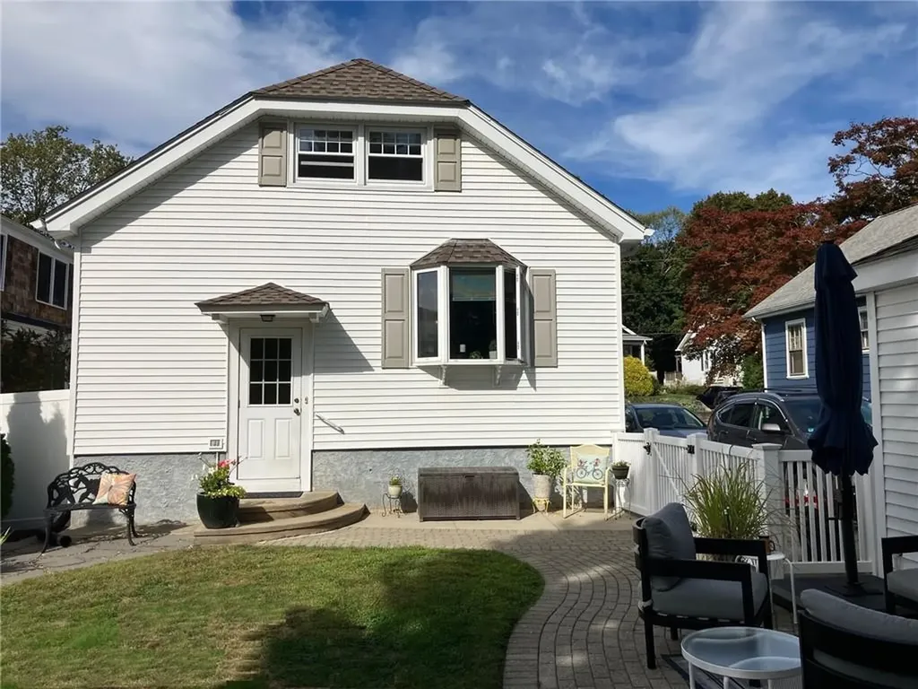 93 Crown Avenue East Providence RI 02915