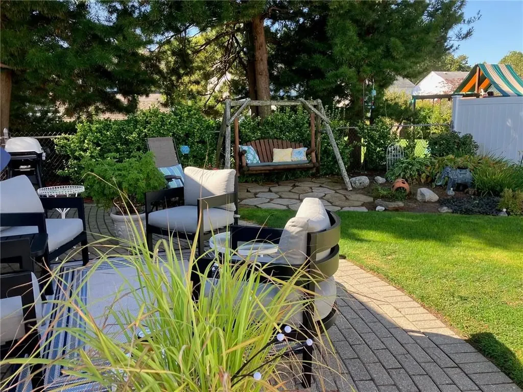 93 Crown Avenue East Providence RI 02915