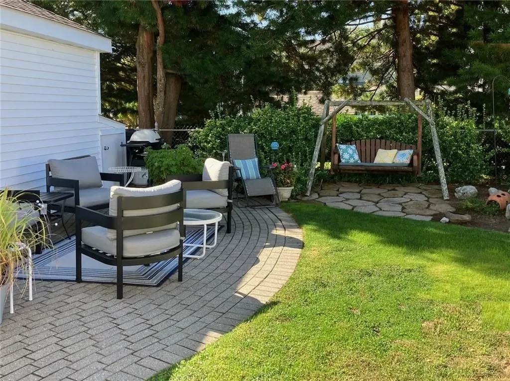 93 Crown Avenue East Providence RI 02915