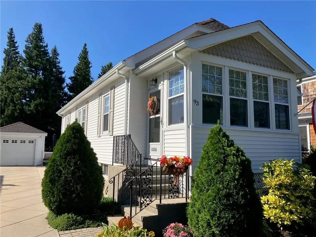 93 Crown Avenue East Providence RI 02915