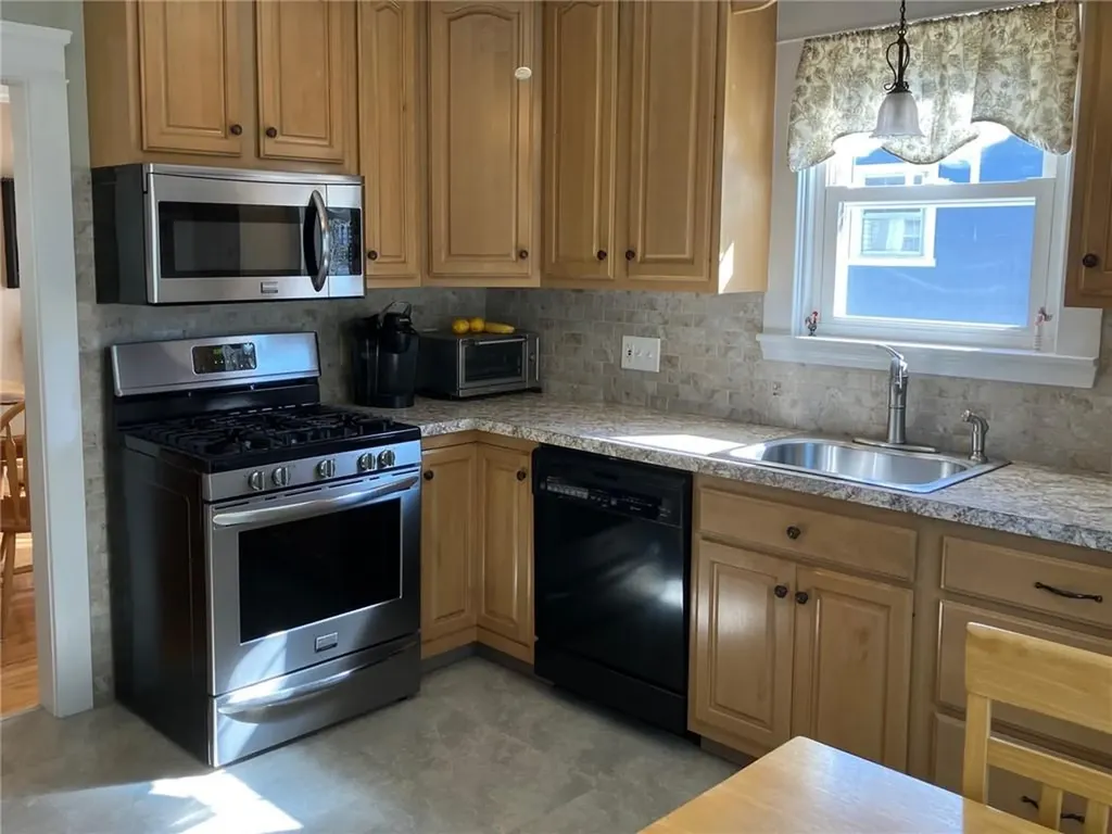 93 Crown Avenue East Providence RI 02915