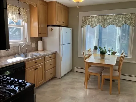 93 Crown Avenue East Providence RI 02915