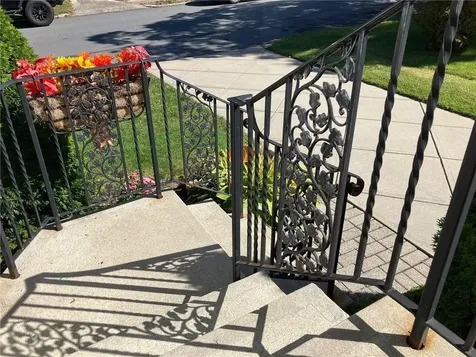 93 Crown Avenue East Providence RI 02915