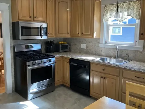 93 Crown Avenue East Providence RI 02915