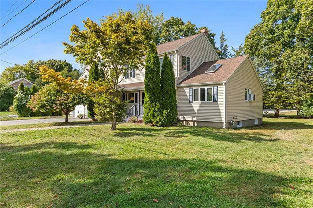 22 Mayfield Road Barrington RI 02806