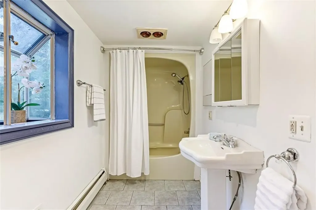22 Mayfield Road Barrington RI 02806