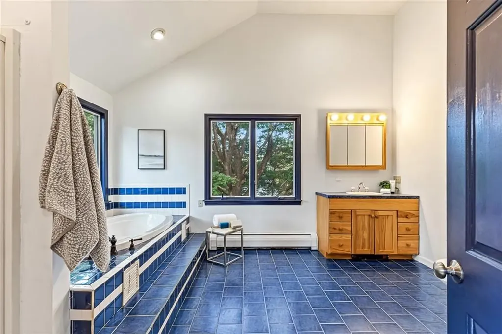 22 Mayfield Road Barrington RI 02806