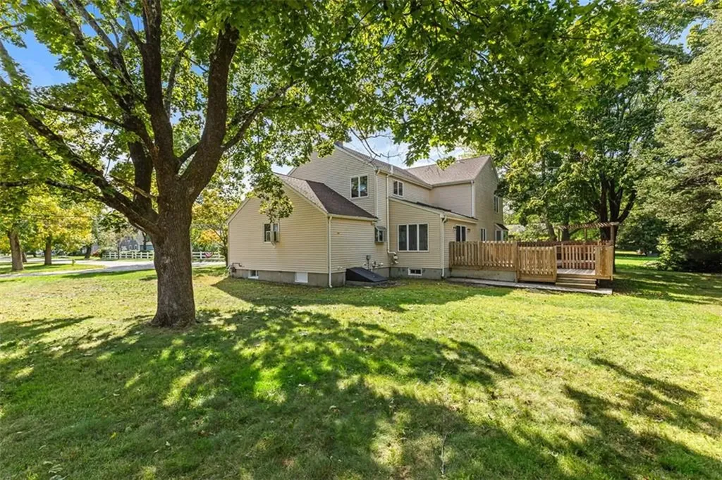 22 Mayfield Road Barrington RI 02806