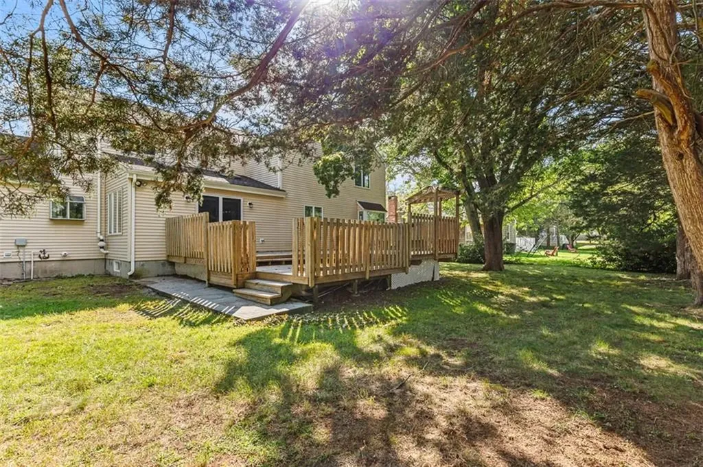 22 Mayfield Road Barrington RI 02806