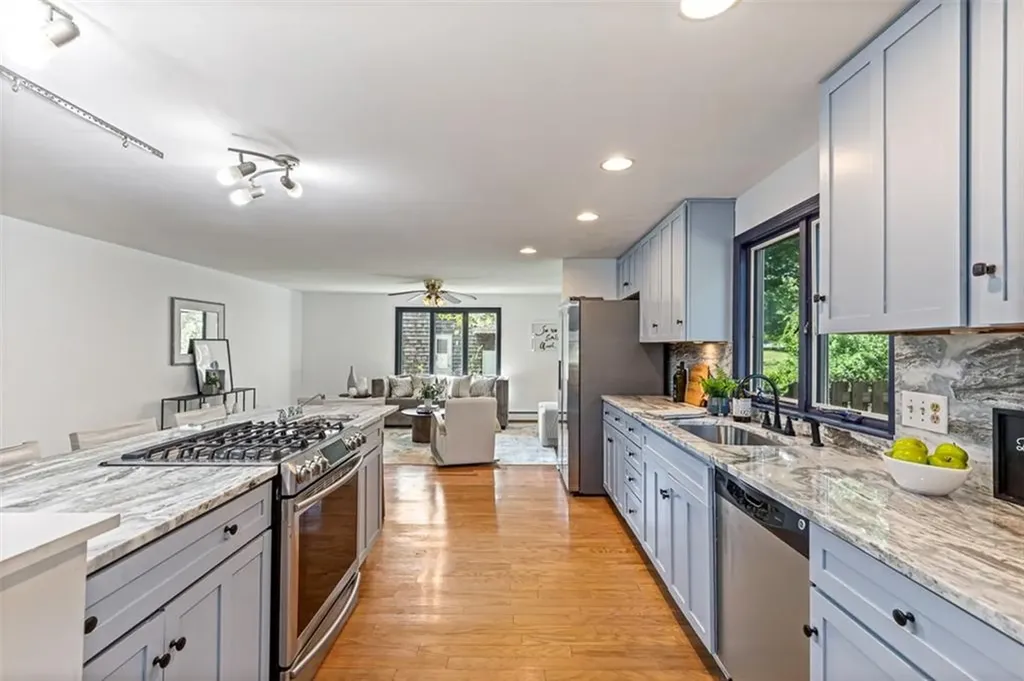 22 Mayfield Road Barrington RI 02806
