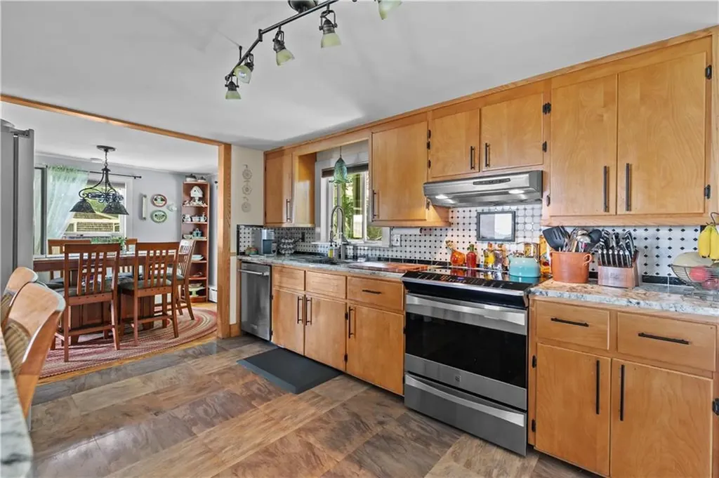 30 Johnnycake Lane Portsmouth RI 02871