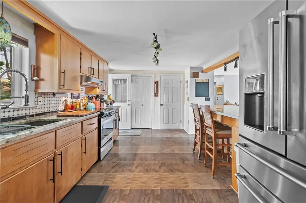 30 Johnnycake Lane Portsmouth RI 02871