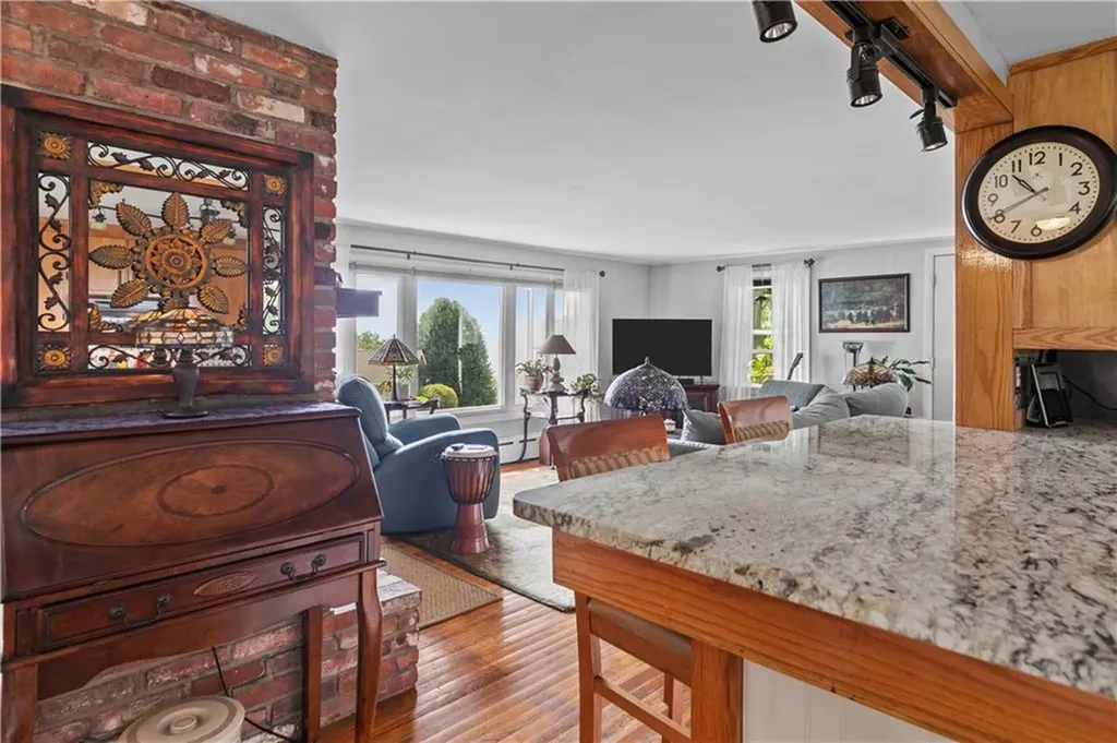 30 Johnnycake Lane Portsmouth RI 02871
