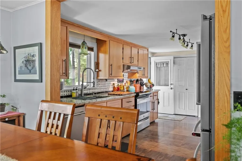 30 Johnnycake Lane Portsmouth RI 02871