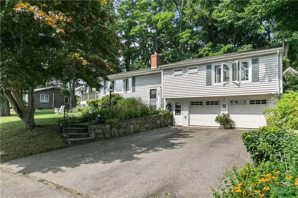 30 Johnnycake Lane Portsmouth RI 02871
