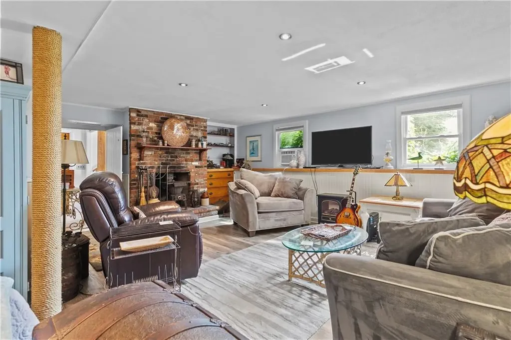 30 Johnnycake Lane Portsmouth RI 02871