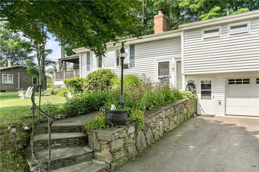 30 Johnnycake Lane Portsmouth RI 02871