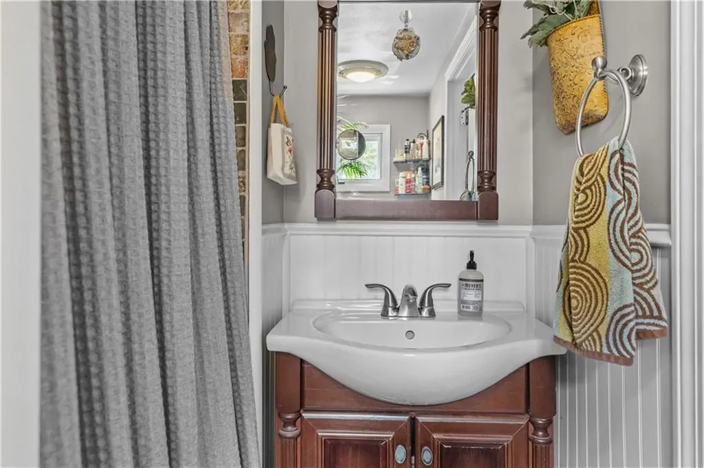 30 Johnnycake Lane Portsmouth RI 02871