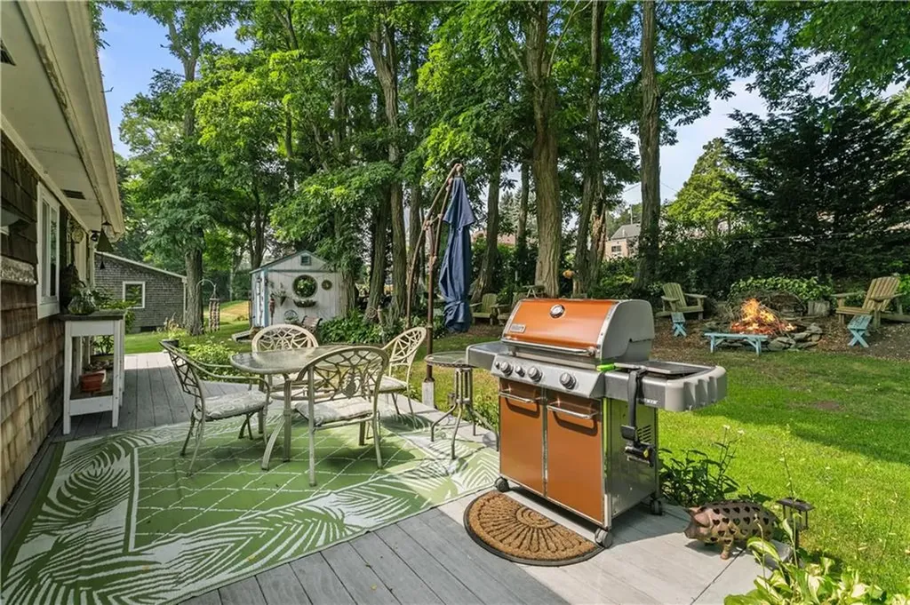 30 Johnnycake Lane Portsmouth RI 02871