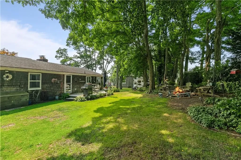30 Johnnycake Lane Portsmouth RI 02871