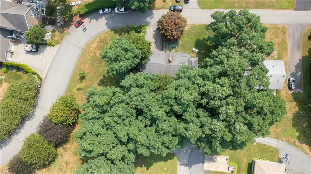 30 Johnnycake Lane Portsmouth RI 02871