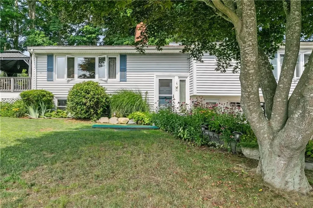 30 Johnnycake Lane Portsmouth RI 02871