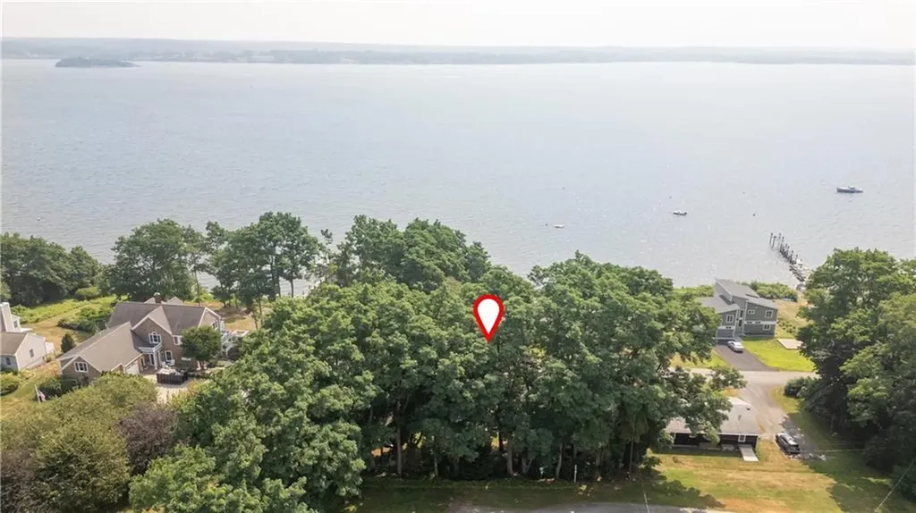 30 Johnnycake Lane Portsmouth RI 02871